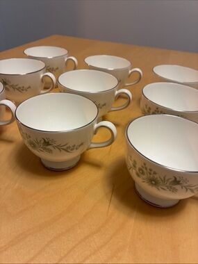 9 Wedgwood Westbury Pattern Bone China tea cups - 9 pieces